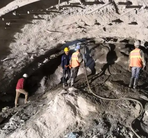 睢宁拱顶带模注浆料的施工流程及注意事项